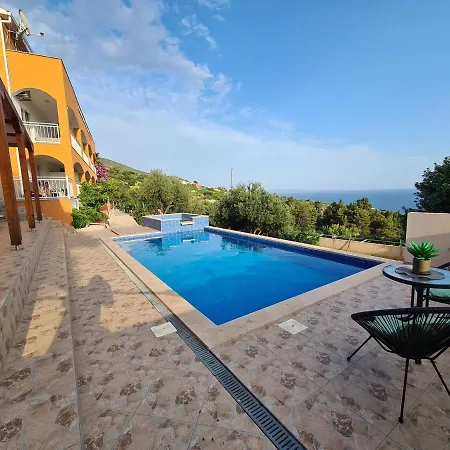 With A Swimming Pool Mokalo, Peljesac - 639 דירה